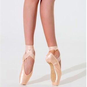 Authentic Grishko Maya 1 Pointe Shoes Handmade in Russia Pink Satin NWB Size 6.5